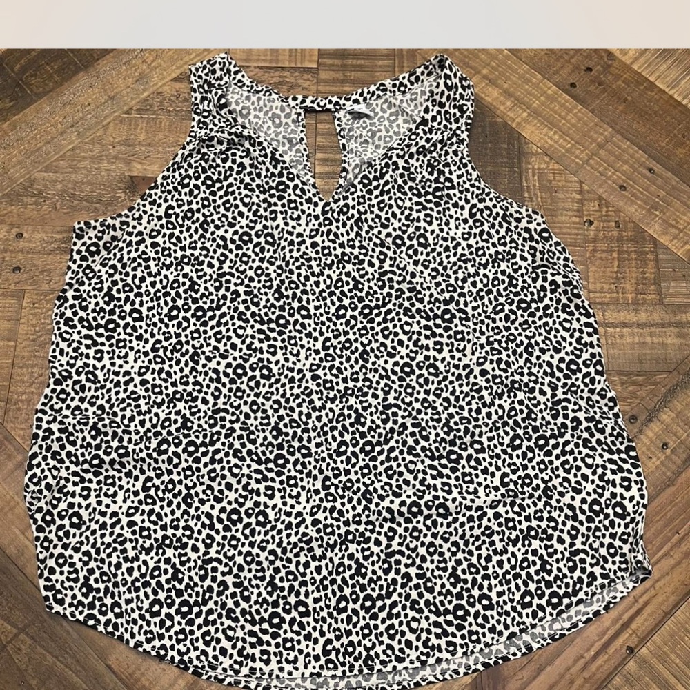 Old Navy sleeveless tank top featuring a black and white leopard print